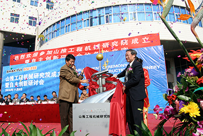 ok钱包工程机械研究院本部设在山东济宁